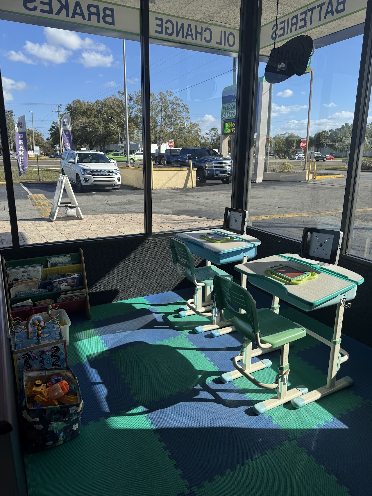 Kids' play area at Honest-1 Auto Care